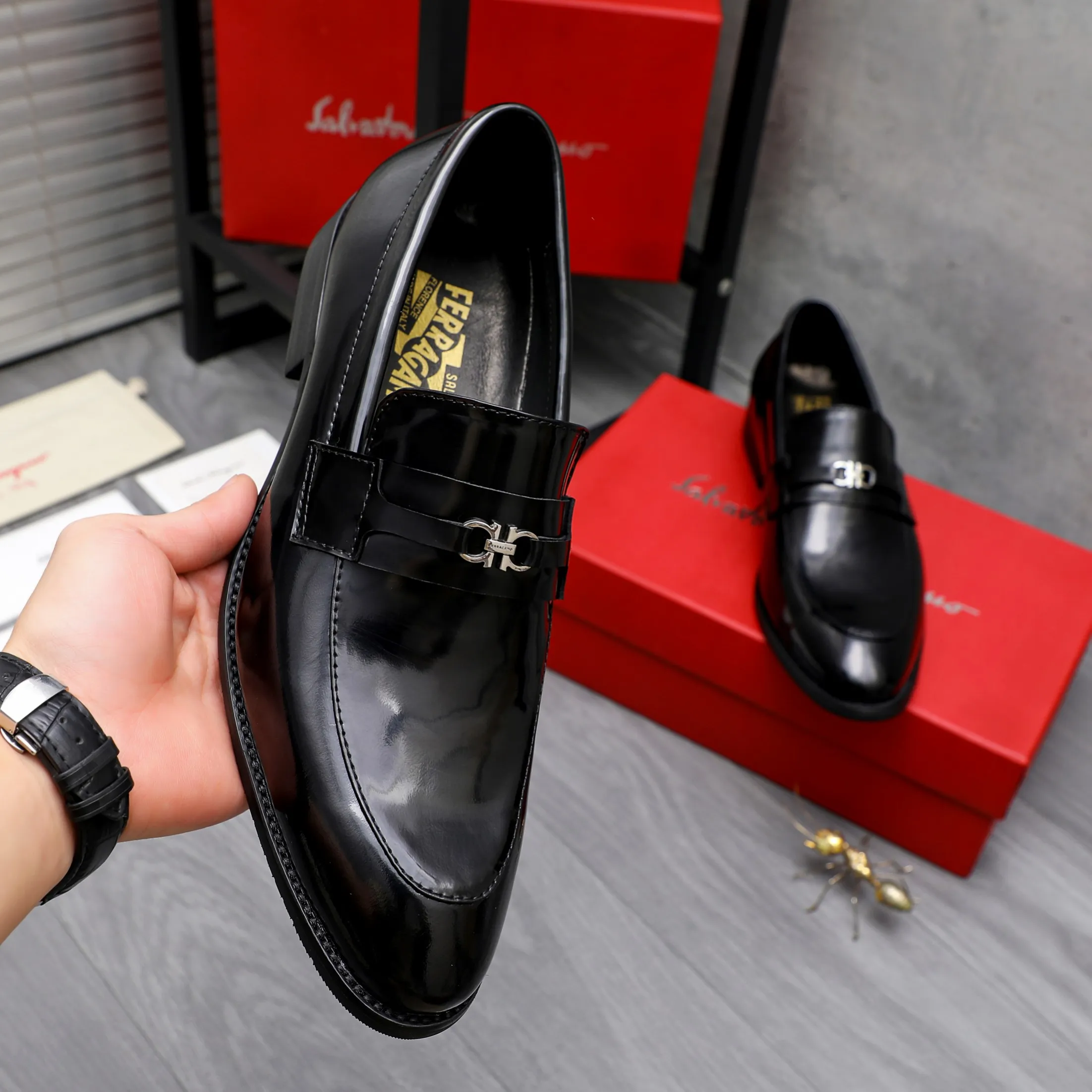 Men's shoes 💰480 Product trademark: Ferragamo "Ferragamo" business slip-on leather shoes Regular size: 39-44 Product materials: Selected high-quality lacquered cowhide upper, cowhide lining, original outsole